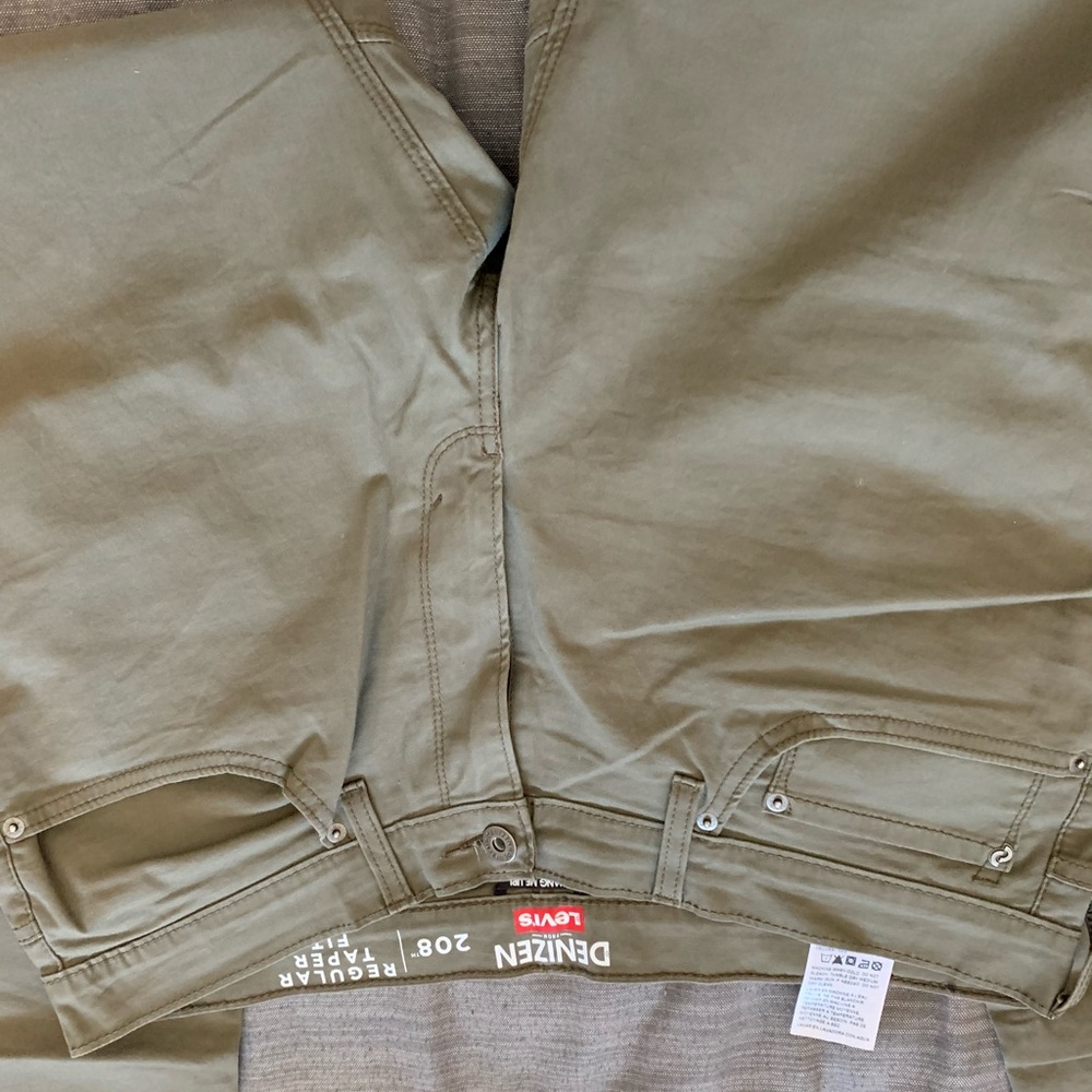 Levi’s Deniven Jean